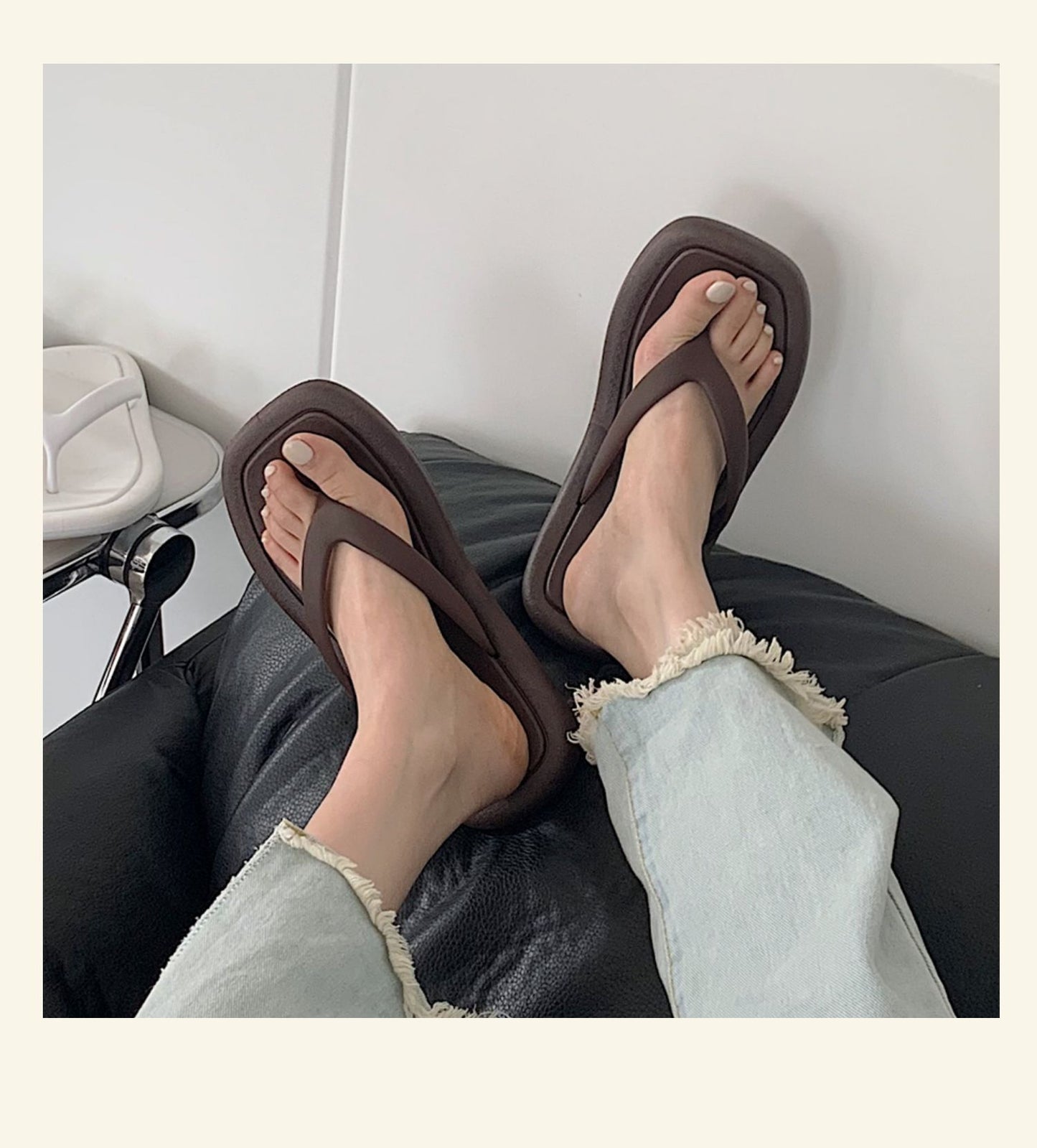 Fashion Solid Color Flip-Flops – Women’s Soft Bottom PVC Slippers for Everyday Comfort