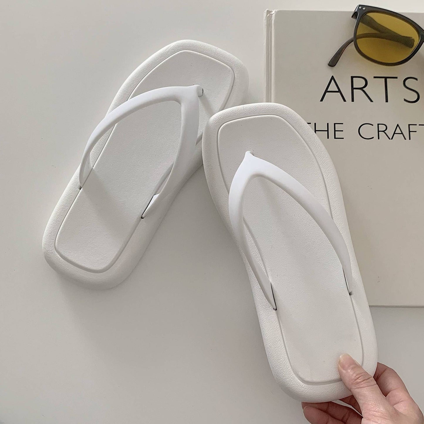 Fashion Solid Color Flip-Flops – Women’s Soft Bottom PVC Slippers for Everyday Comfort