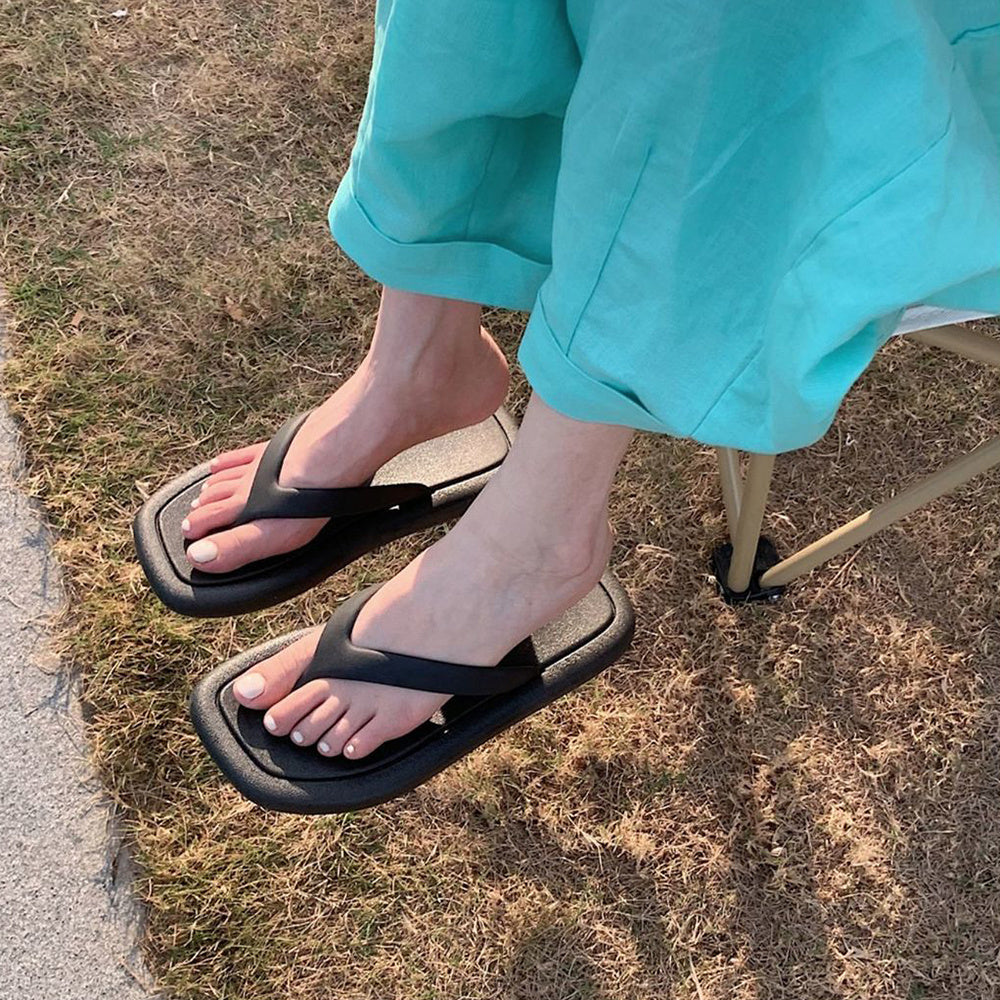 Fashion Solid Color Flip-Flops – Women’s Soft Bottom PVC Slippers for Everyday Comfort