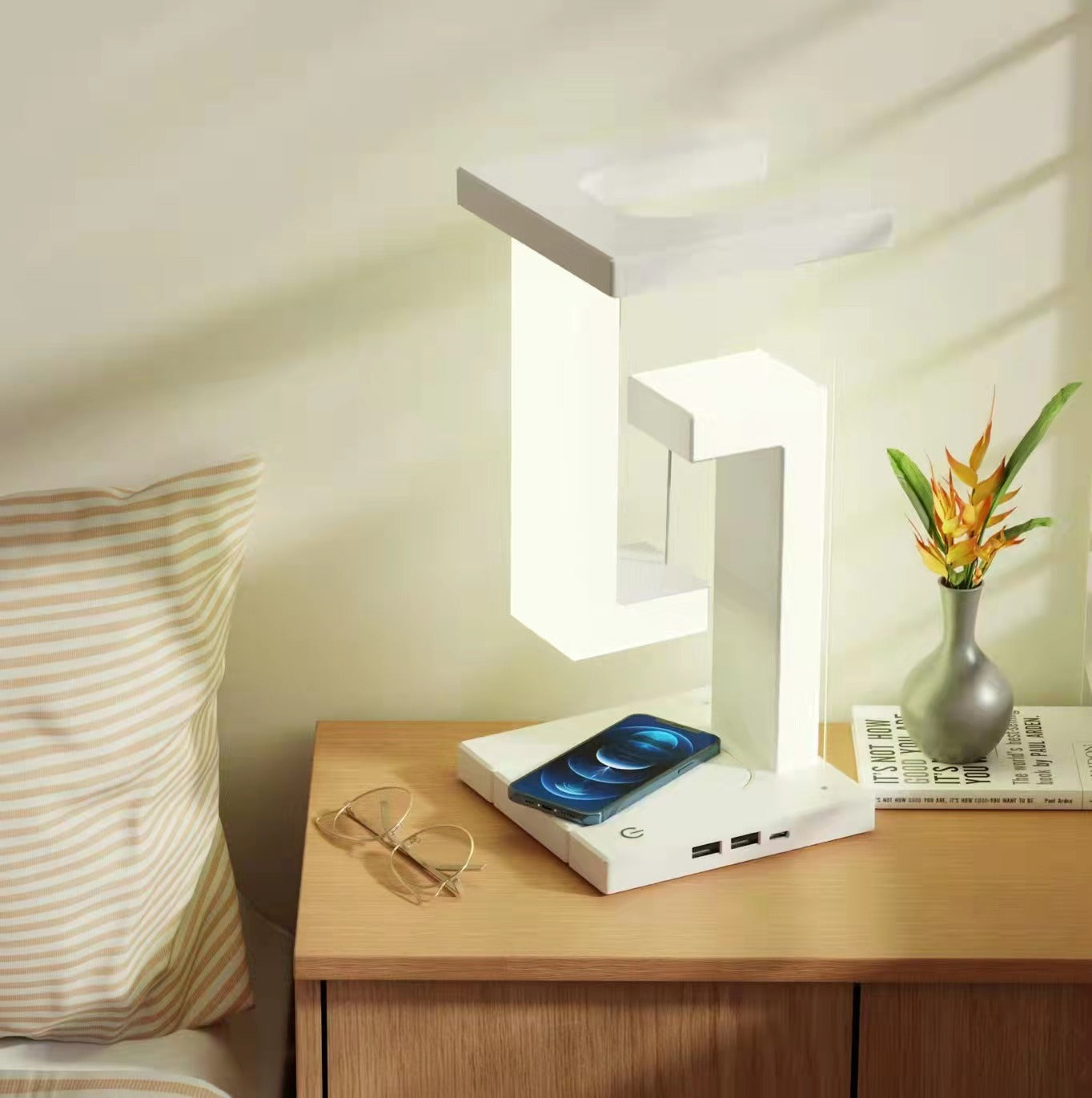 Creative Wireless Smartphone Charging Floating Balance Table Lamp